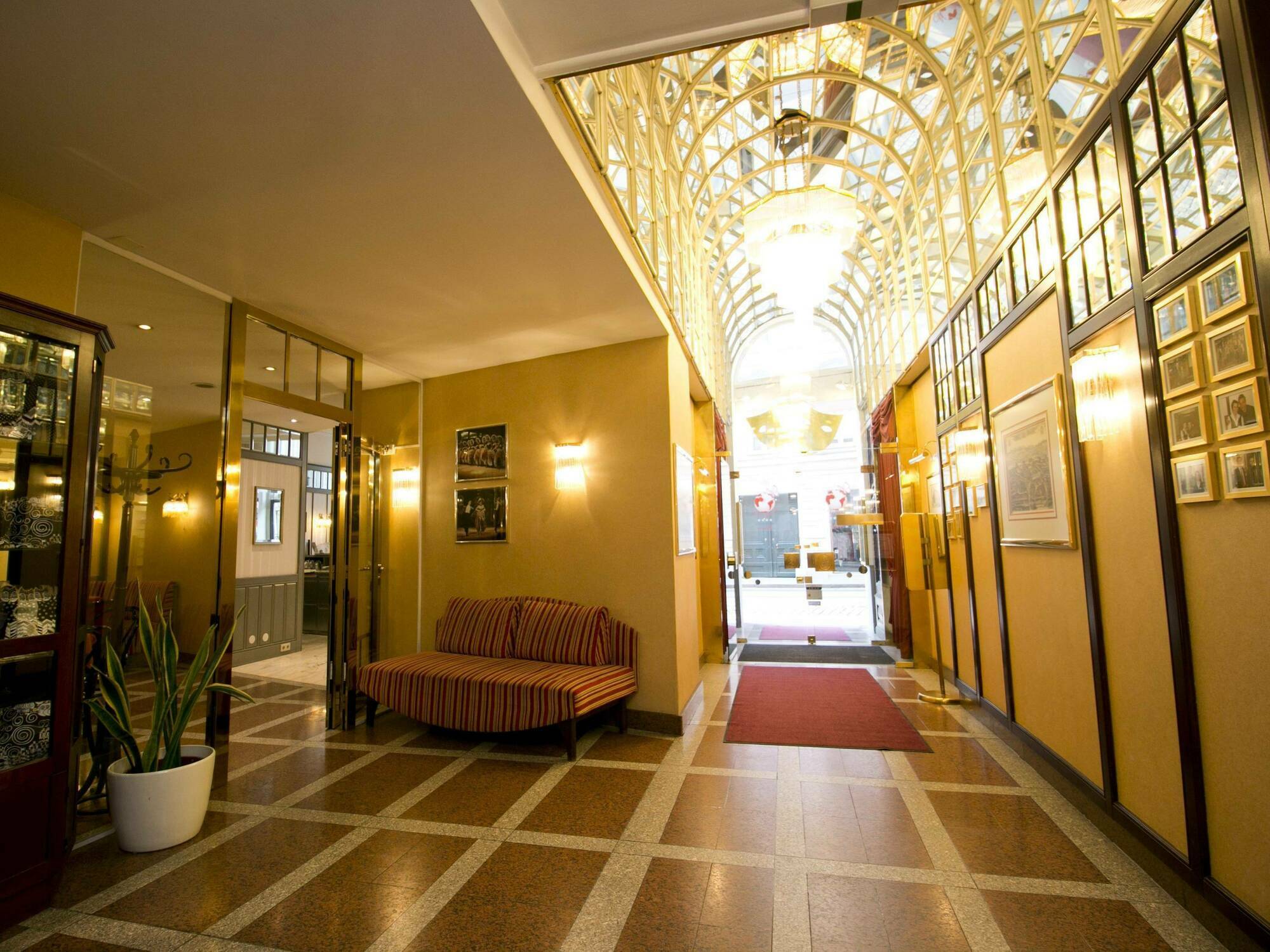 Theaterhotel & Suites Wien Екстер'єр фото